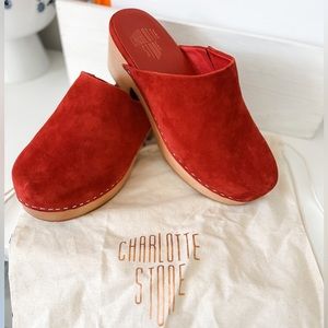 Charlotte Stone Martino clogs in Chili. size 10.